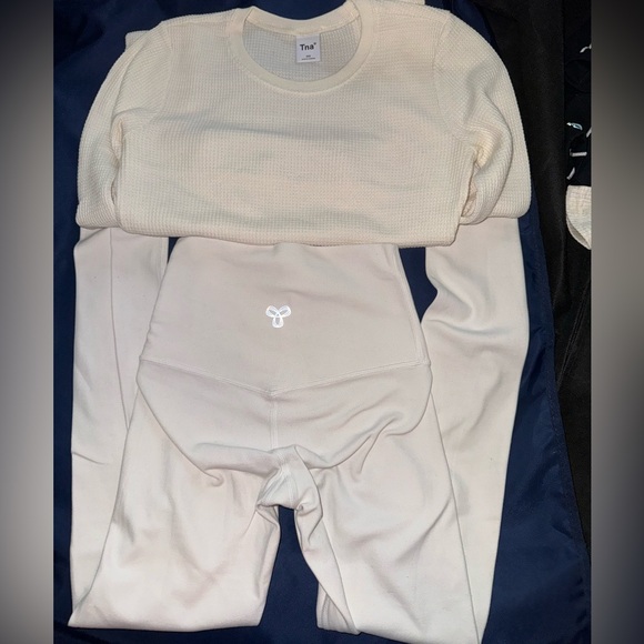 Tna cheeky butter legging XXS - beige color - FREE SHIRT!! - Picture 3 of 10